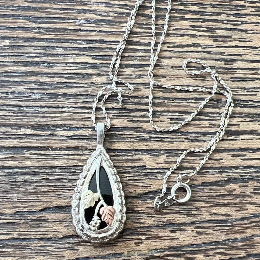 Vintage 12k gold & Sterling Silver Onyx pendant & necklace 18”